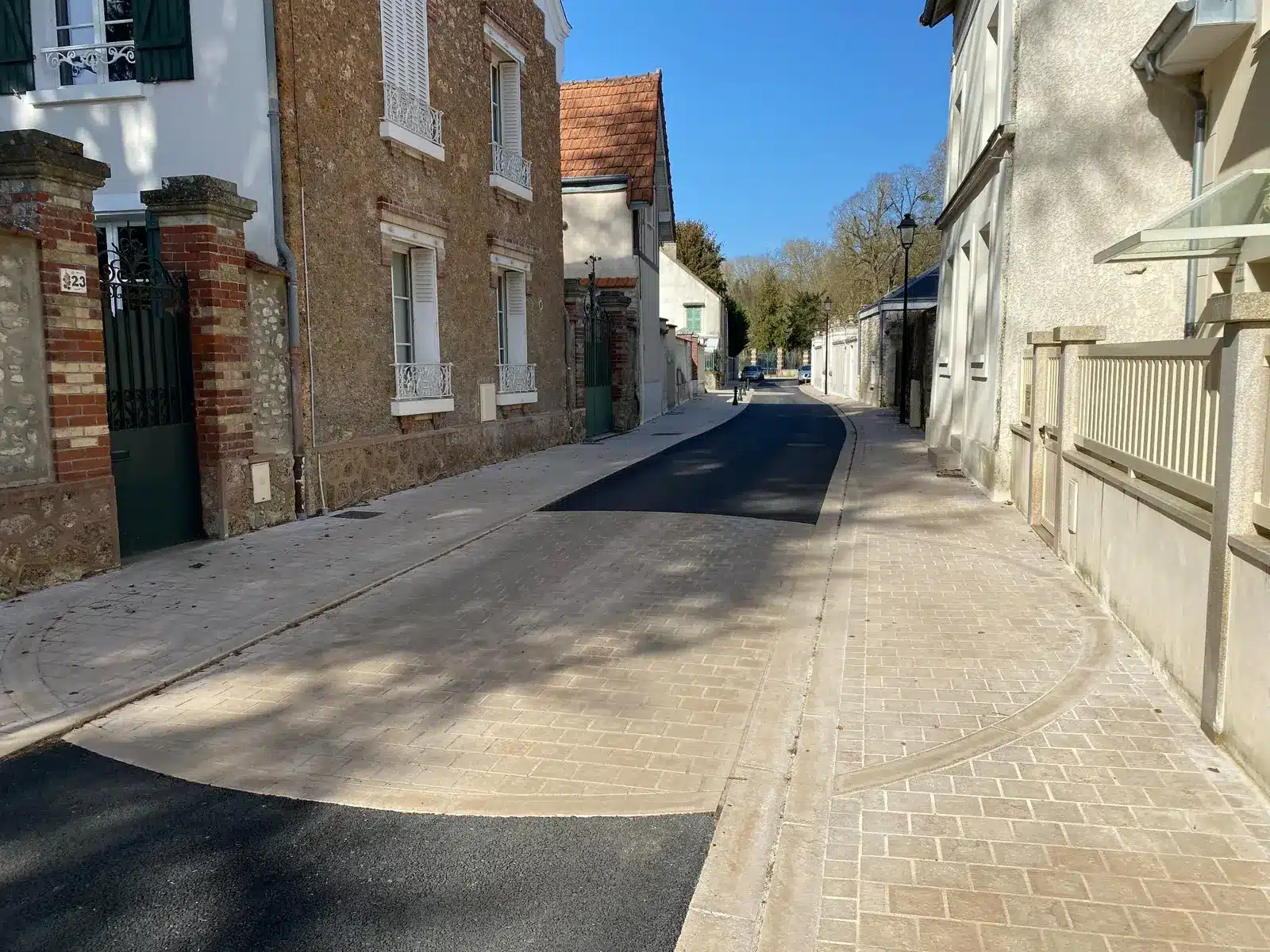 Pavés, dalles, bordures et caniveaux en calcaire beige VB flammé à Maule