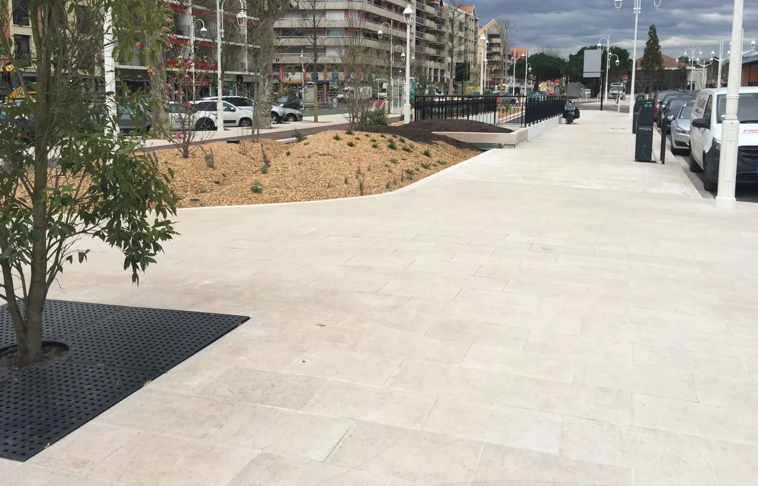 Dalle en calcaire pour aménagement urbain et voirie