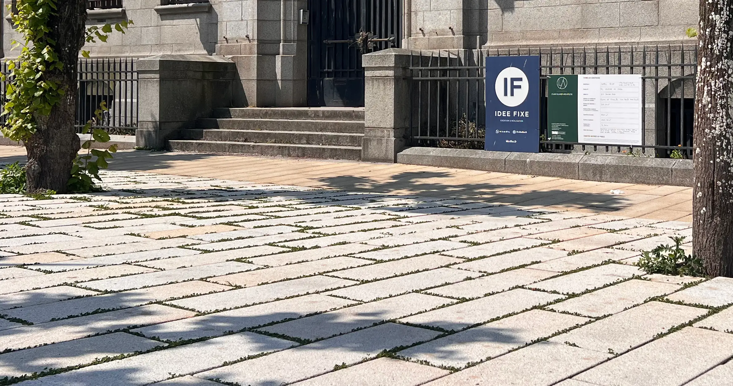Dalle engazonnée en pierre naturelle pour aménagements urbains, parcs et jardins