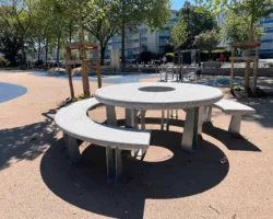 Table et banc de pique nique en pierre naturelle pour parc, jardin et aménagement urbain