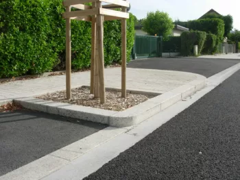 Bordures en pierre naturelle pour voirie