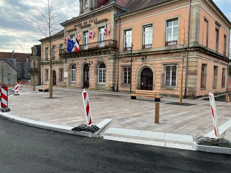 Giromagny (90) : Porphyre et granit pour l’aménagement de la place de l’hôtel de ville
