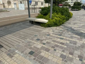 Pavés sur une place publique