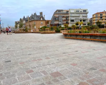 Pavés en pierre naturelle sur le remblai des Sables d'Olonne