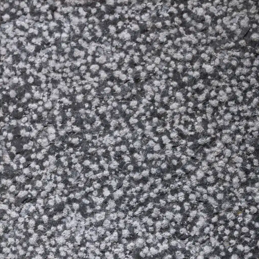 Pierre naturelle en basalte noir du Vietnam en finition bouchardée