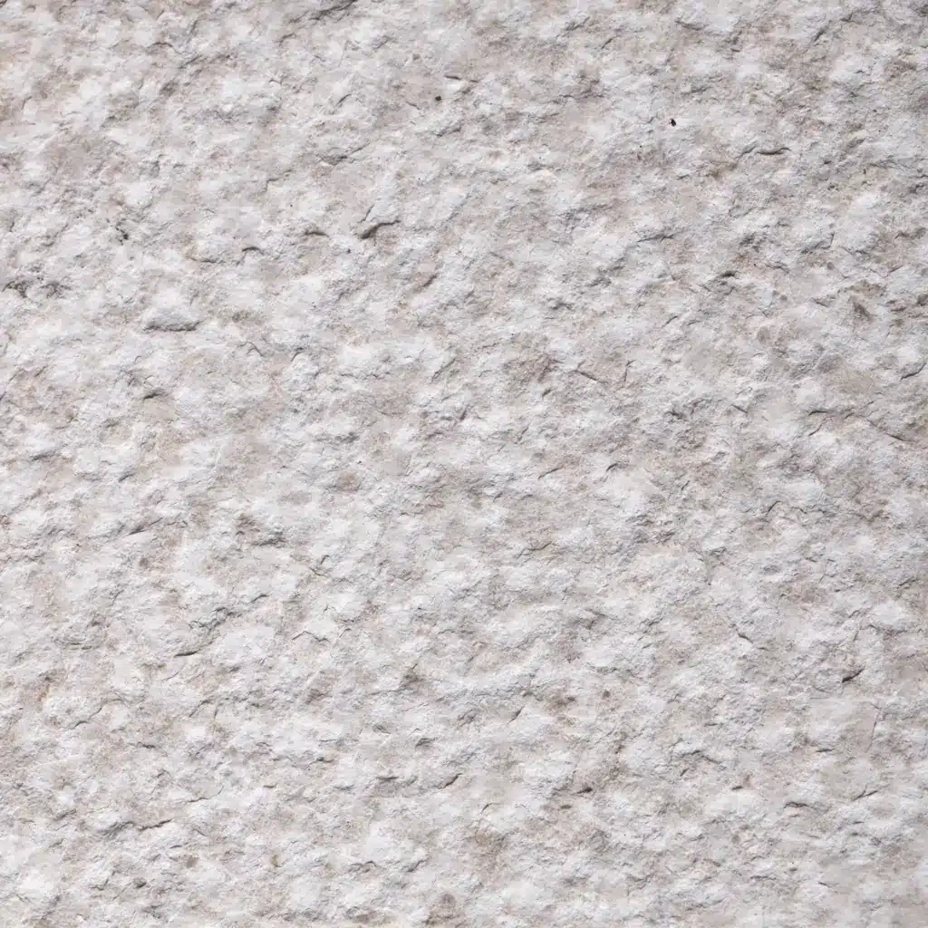 Pierre naturelle en calcaire beige VB en finition bouchardée