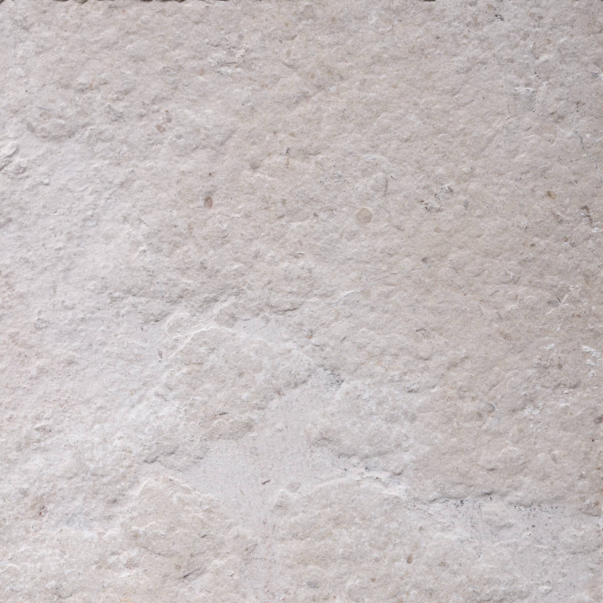 Pierre naturelle en calcaire beige VB en finition flammée