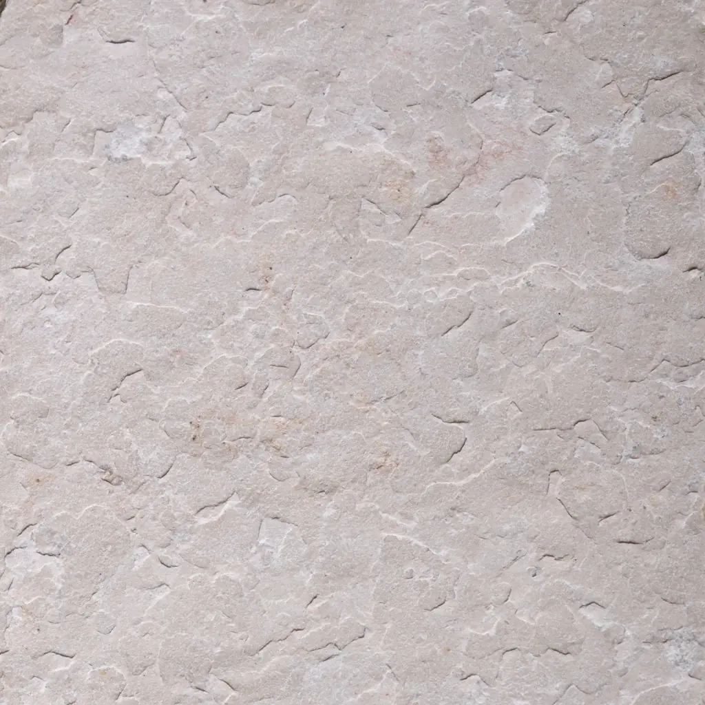 Pierre naturelle en calcaire beige VC en finition flammée