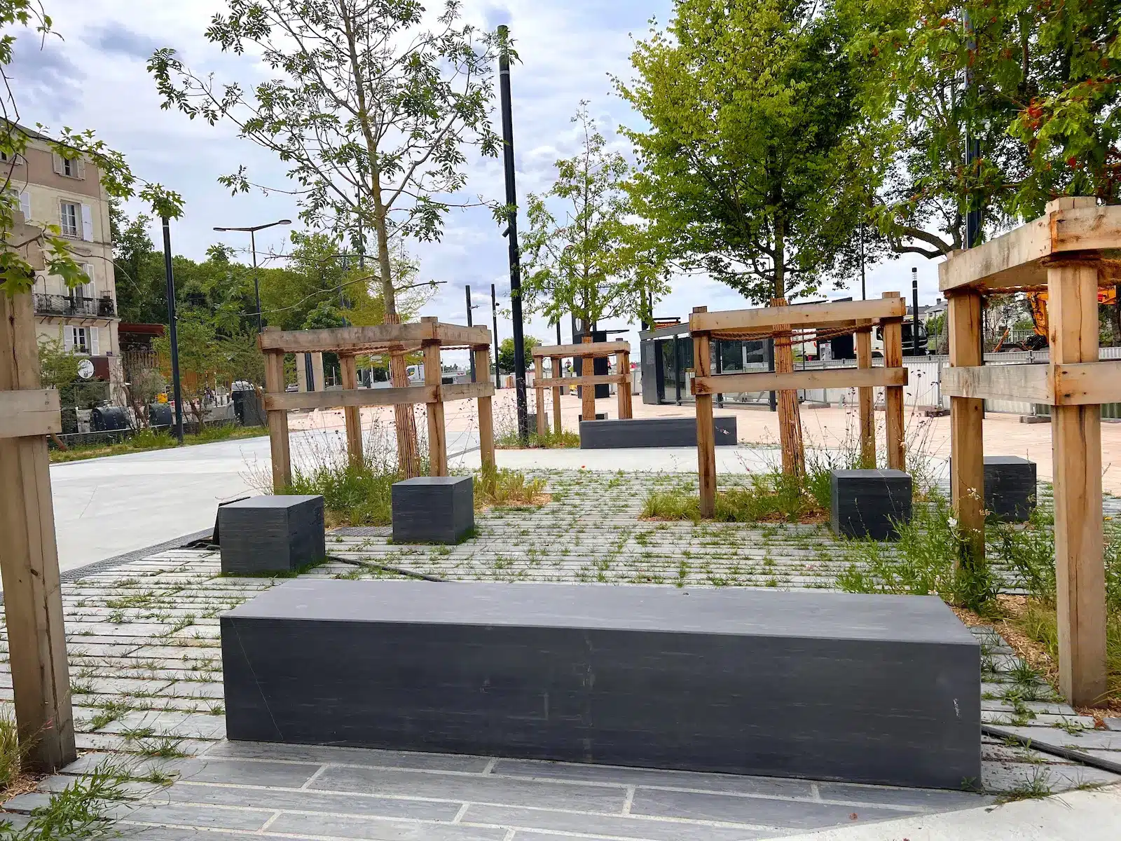 Angers (49) : Aménagement en schiste de la Place Molière