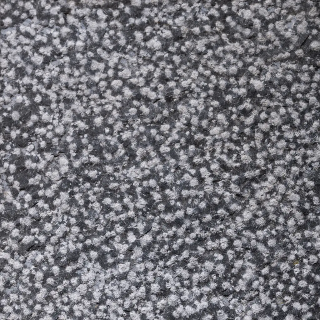 Basalte noir du Vietnam en finition bouchardée