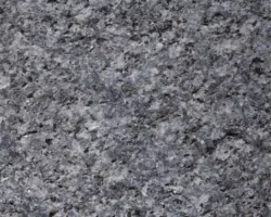 Granit gris bleu de Lanhélin en finition flammée