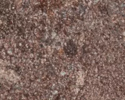 Granit violet 690 en finition bouchardée