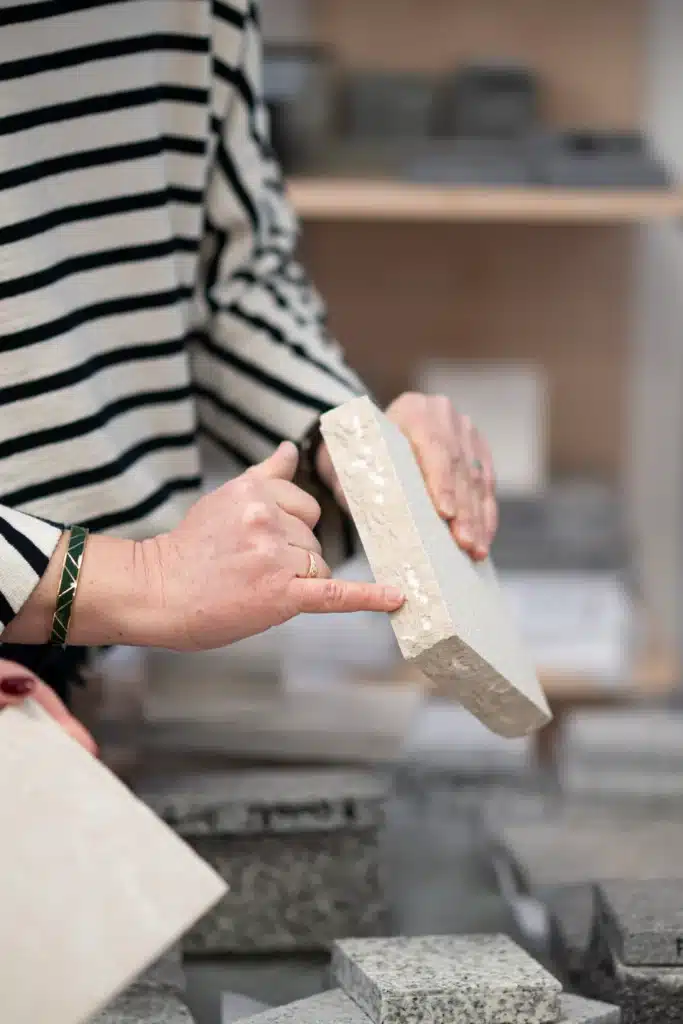 Echantillon dans les mains de Vanessa