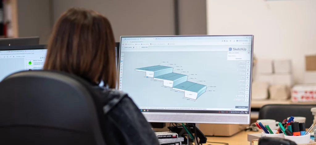 Mathilde du bureau d'étude utilisant le logiciel Sketchup